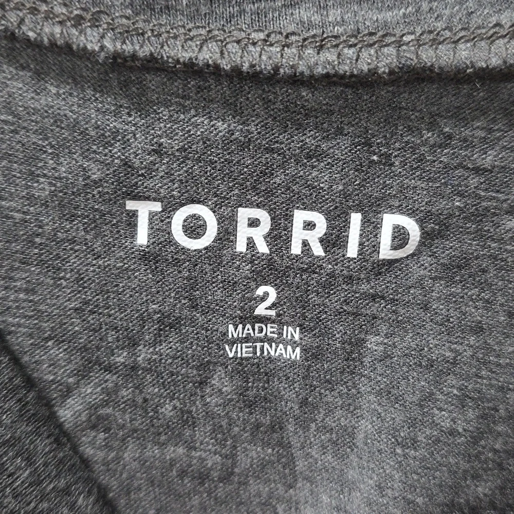 Torrid Slub V-Neck Te3 - Picture 2 of 4